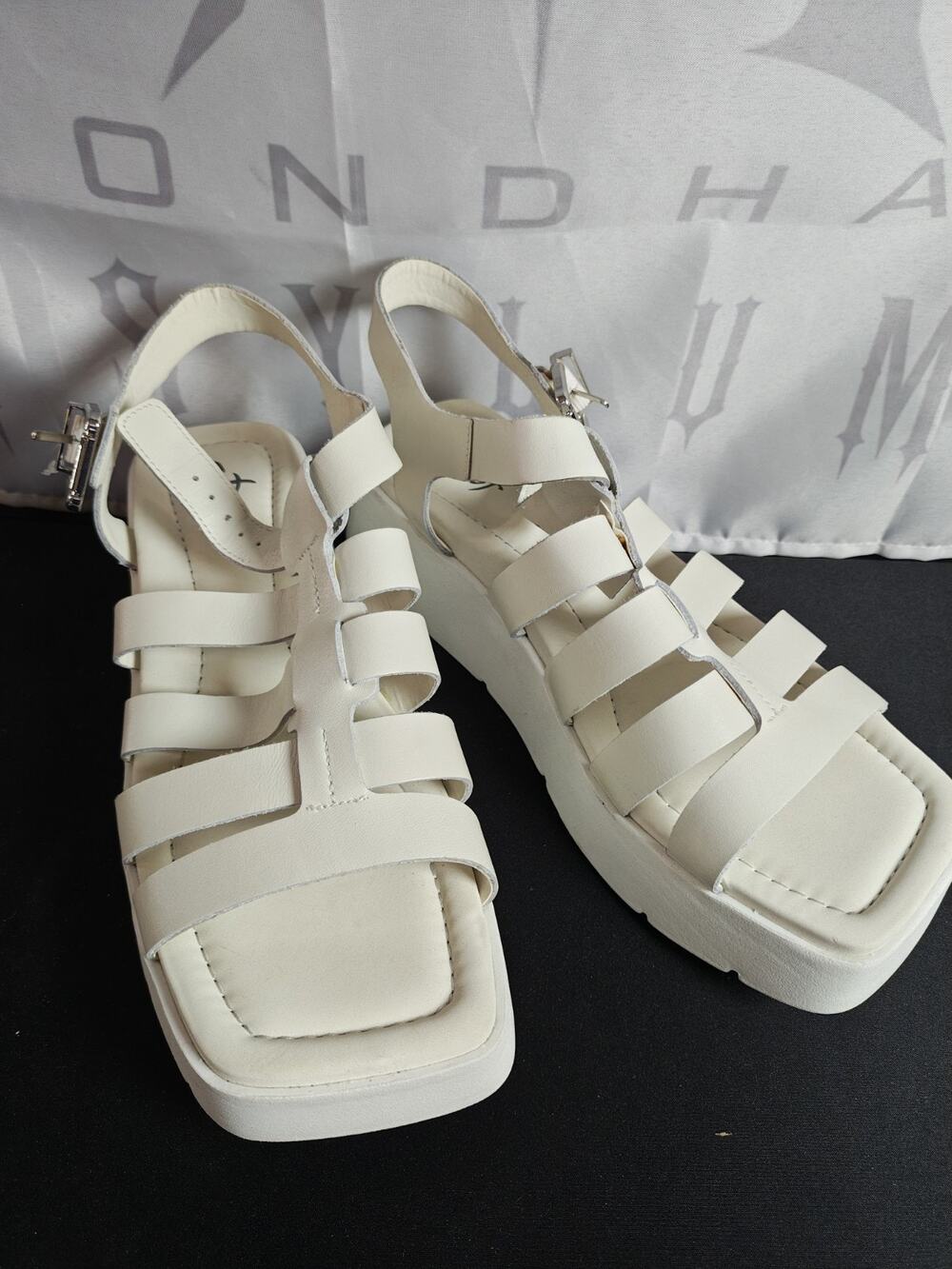 OTBT Women's 9 Archaic Platform Sandals White New With Blemishes